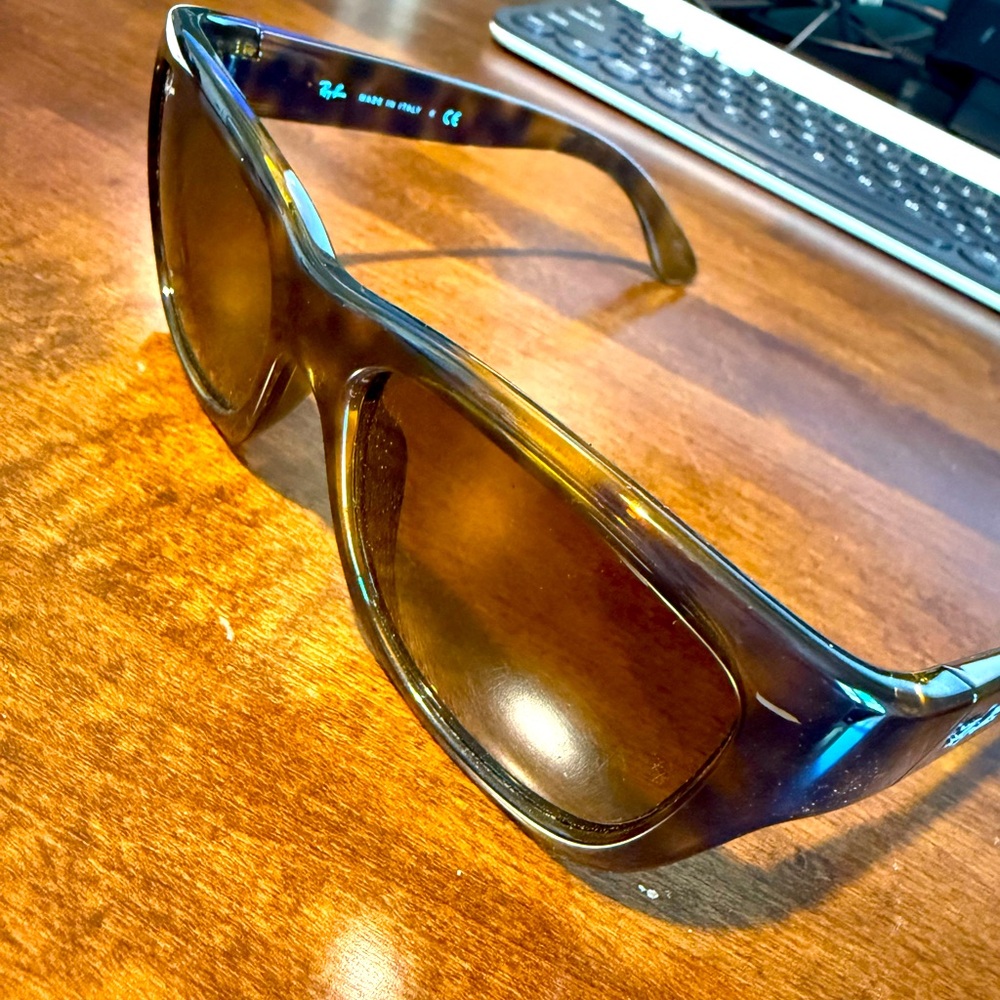 ray ban sunglasses - tortoise - no scratches. original owner. no issues.